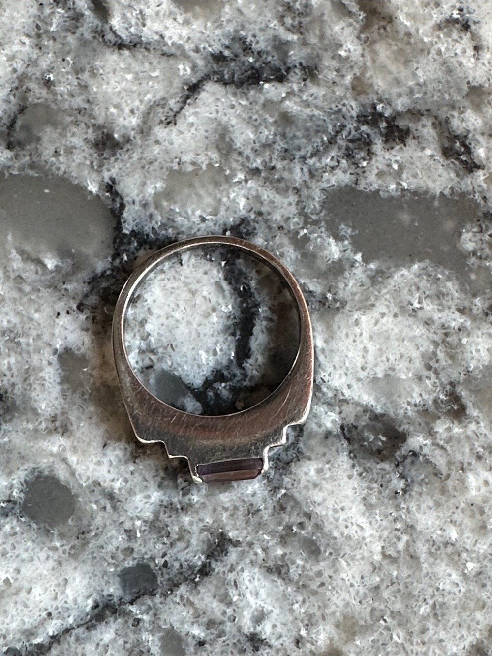 Source Unknown vintage Silver Ring with amethyst emerald cut stone. - Picture 2 of 4